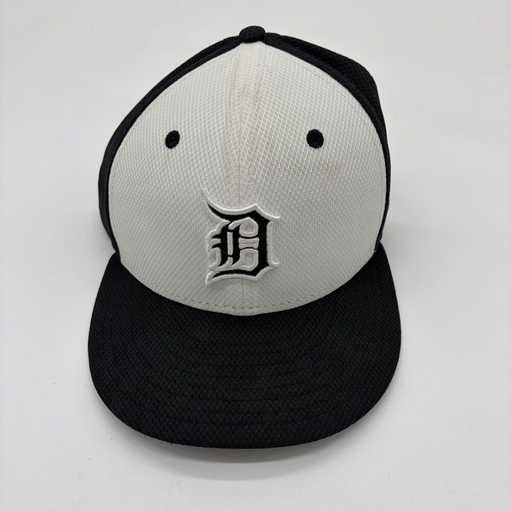 Detroit Tigers New Era 59FIFTY Fitted Hat 7 3/8 Black White MLB Baseball Cap